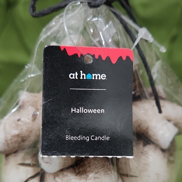 Bleeding Heart Candle - Picture 2 of 3